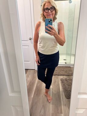 zuda Navy Skirted Leggings with Capri-Length Leg